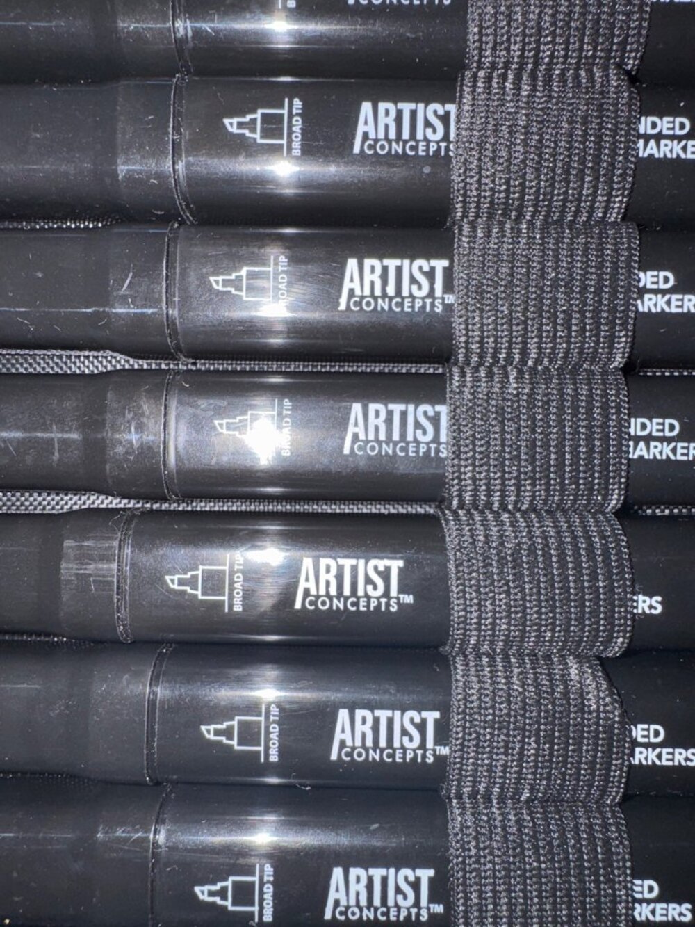 224 Dual-Tip Art Markers Set With Carrying Case - Alcohol-Based Ink - Vibrant Co - Picture 9 of 9